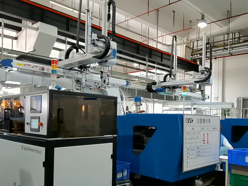 米兰机械手视觉马达壳自动化